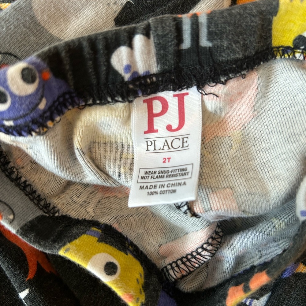 Children’s place pajamas, size 2T - Picture 2 of 4